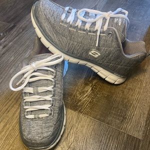 Women’s sketchers - New - Size 6